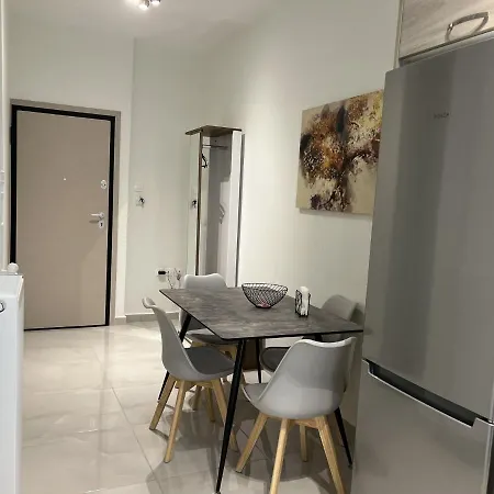 Adelais Cozy, Renovated Near Metro Appartamento *