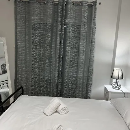 Adelais Cozy, Renovated Near Metro Appartamento